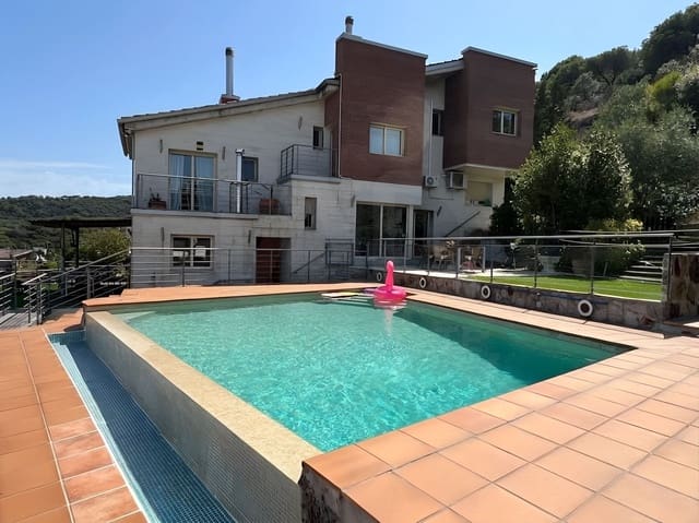 4 bedroom Apartment for sale in Vallromanes with pool garage - € 725,000 (Ref: 10136578)