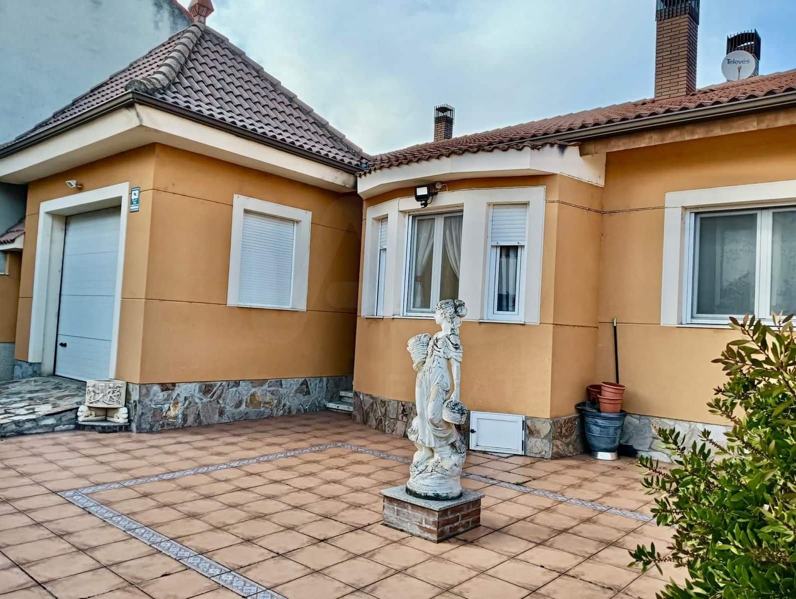 4 chambre Appartement à vendre à Soto de la Vega avec garage - 214 000 € (Ref: 10136580)