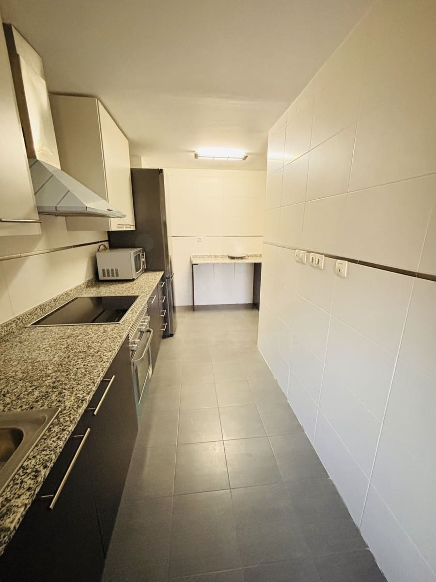 4 sovrum Lägenhet att hyra i Alicante stad med pool garage - 2 600 € (Ref: 10139022)