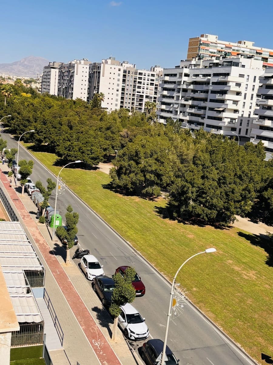 4 sovrum Lägenhet att hyra i Alicante stad med pool garage - 2 600 € (Ref: 10139022)