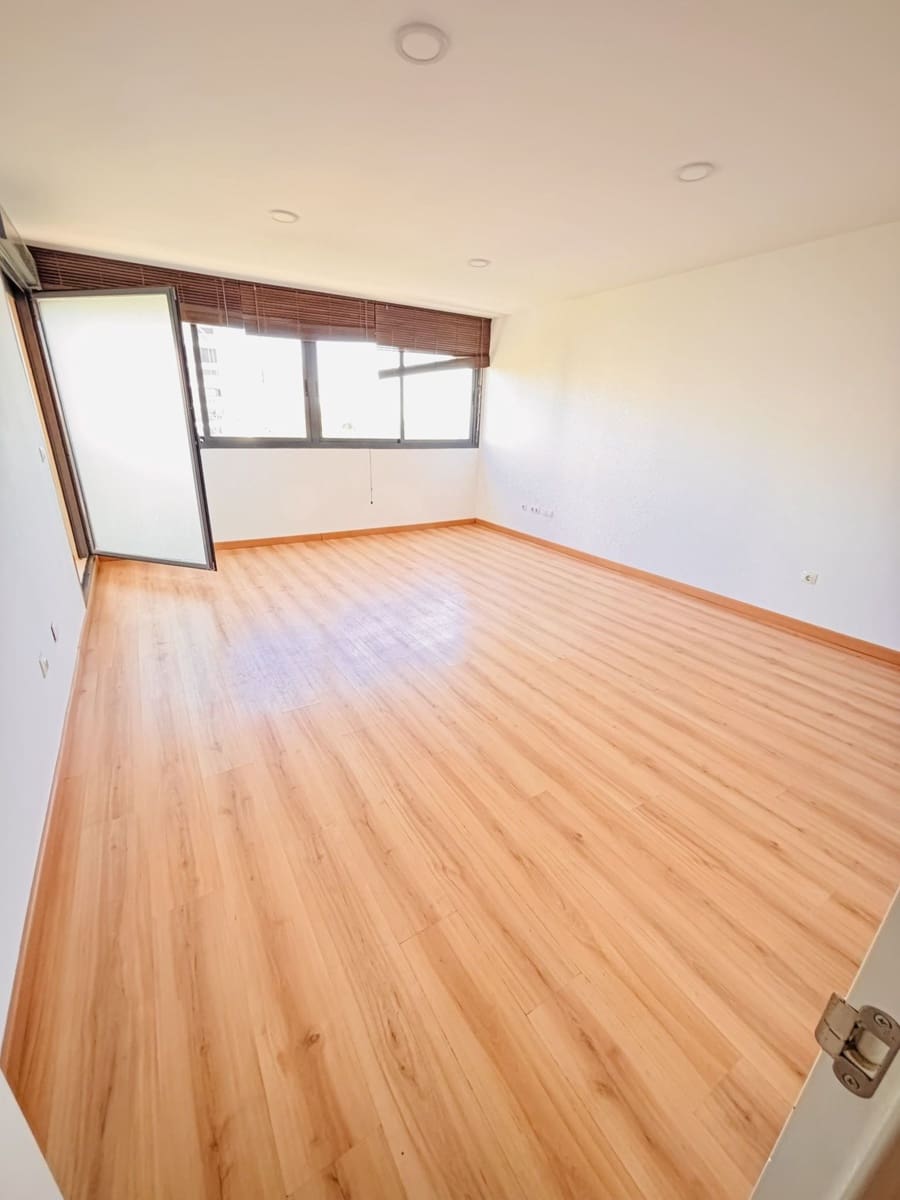 4 sovrum Lägenhet att hyra i Alicante stad med pool garage - 2 600 € (Ref: 10139022)