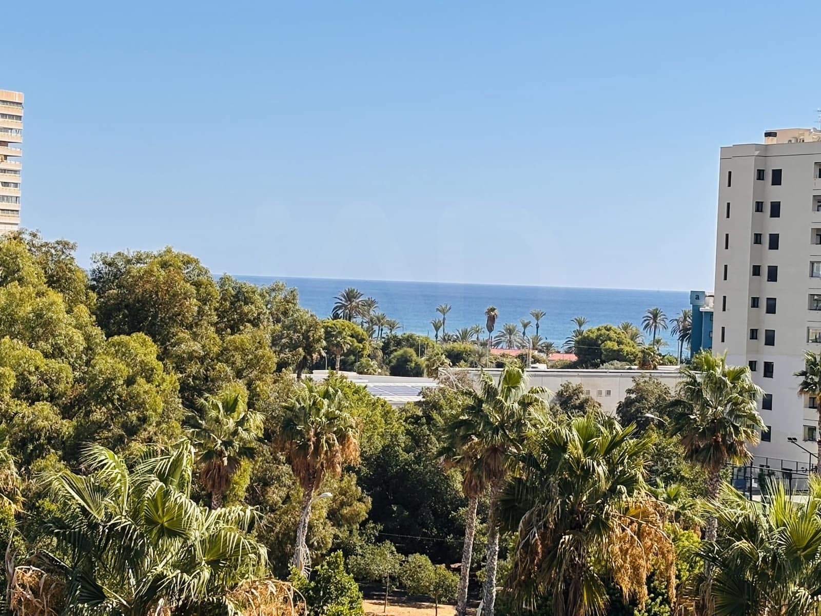 4 sovrum Lägenhet att hyra i Alicante stad med pool garage - 2 600 € (Ref: 10139022)