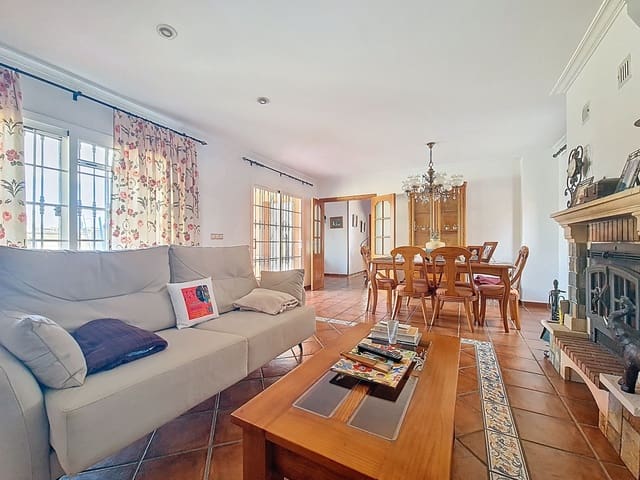 6 soveværelse Villa til salg i Algeciras med garage - € 465.000 (Ref: 10140353)