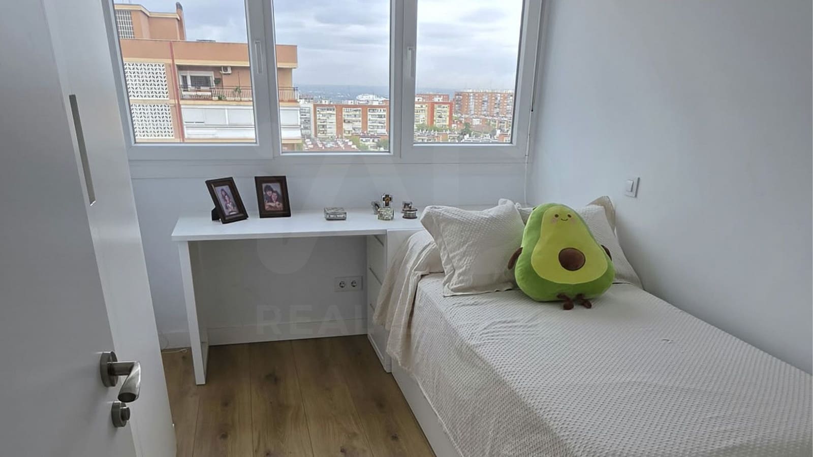 3 soveværelse Lejlighed til leje i Madrid by med garage - € 2.200 (Ref: 10140360)