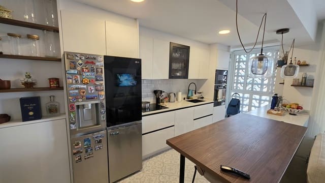 3 soveværelse Lejlighed til leje i Madrid by med garage - € 2.200 (Ref: 10140360)