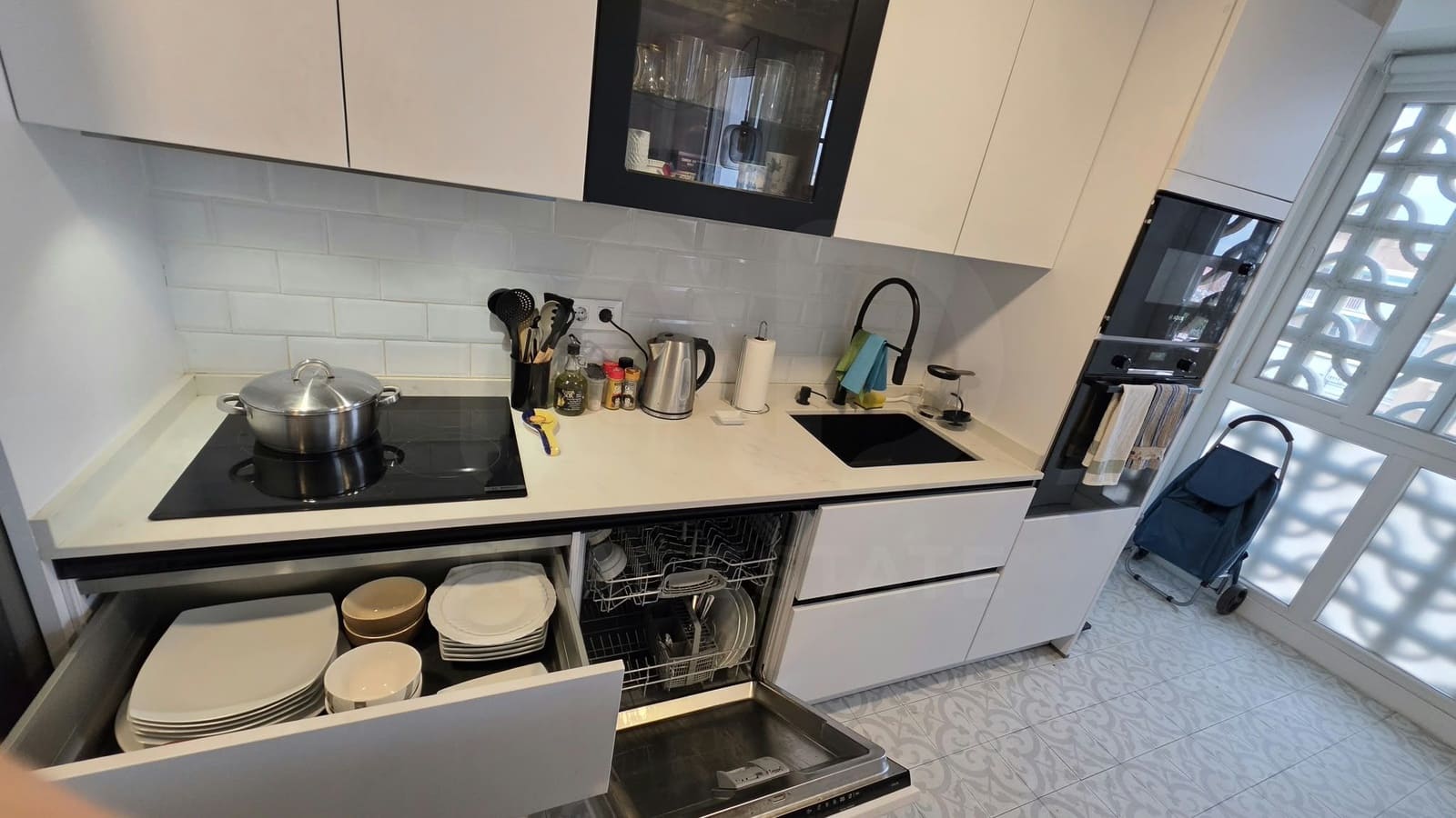 3 soveværelse Lejlighed til leje i Madrid by med garage - € 2.200 (Ref: 10140360)