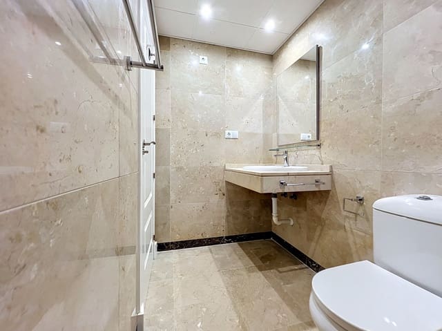 Appartement de 2 chambres à louer à Manilva - 1 450 € (Ref: 10141598)