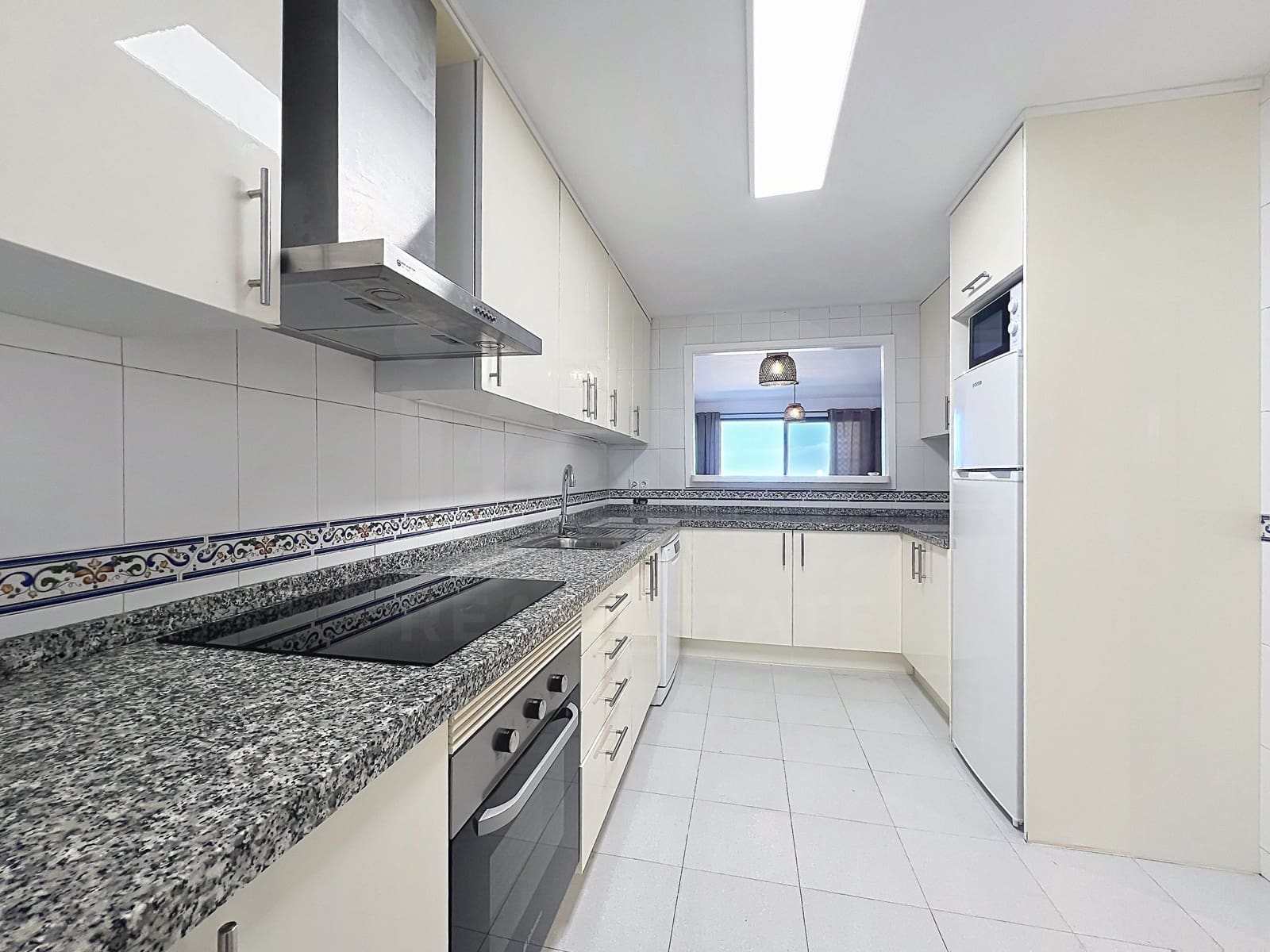 Appartement de 2 chambres à louer à Manilva avec piscine garage - 1 450 € (Ref: 10141598)