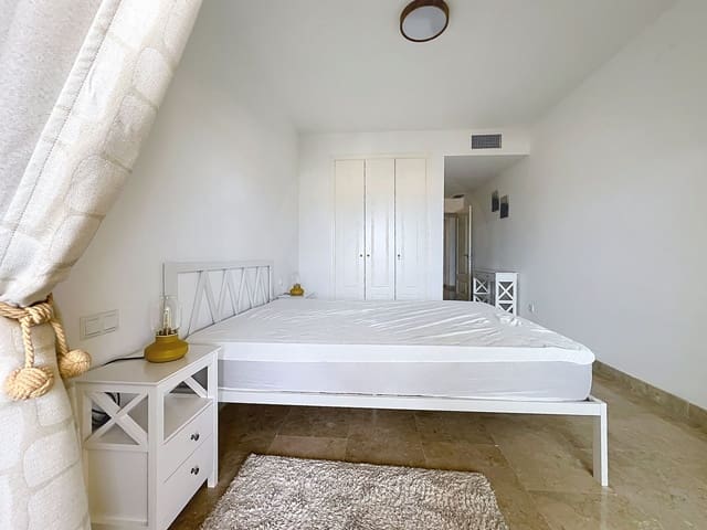 Appartement de 2 chambres à louer à Manilva - 1 450 € (Ref: 10141598)