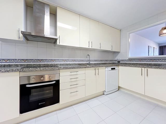 2 makuuhuone Huoneisto vuokrattavana paikassa Manilva mukana uima-altaan 
autotalli - 1 450 € (Ref: 10141598)