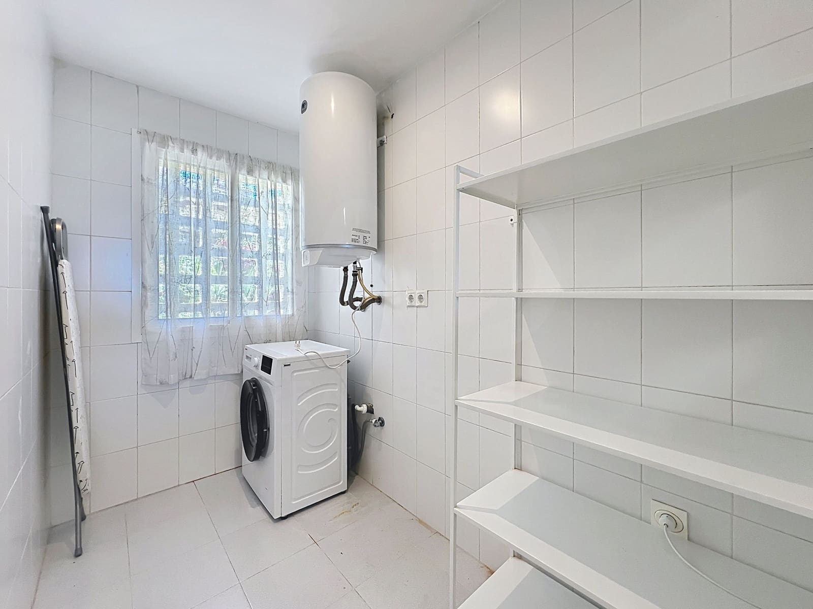 2 bedroom Apartment for rent in Manilva with pool garage - € 1,450 (Ref: 10141598)