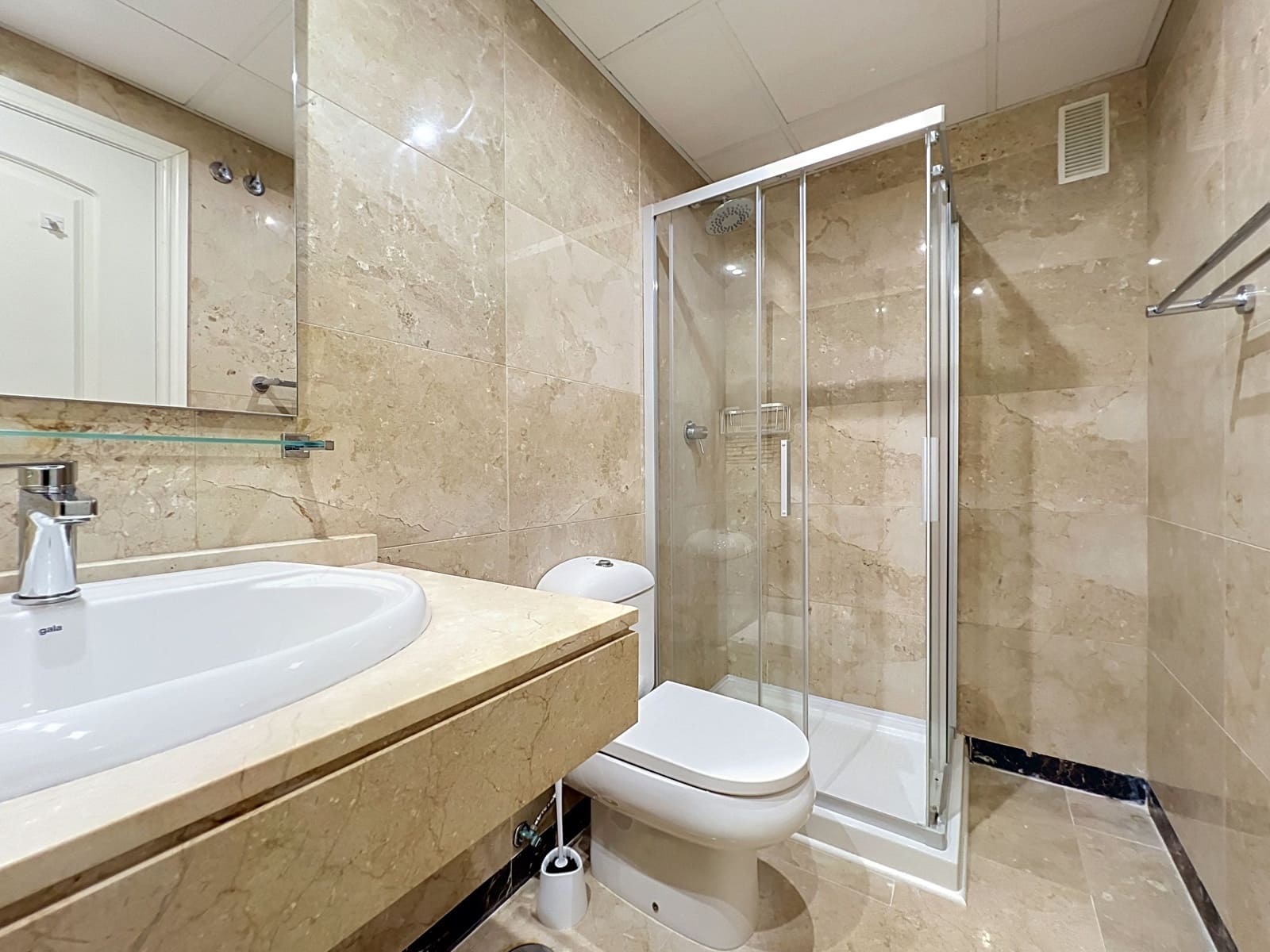 2 bedroom Apartment for rent in Manilva with pool garage - € 1,450 (Ref: 10141598)