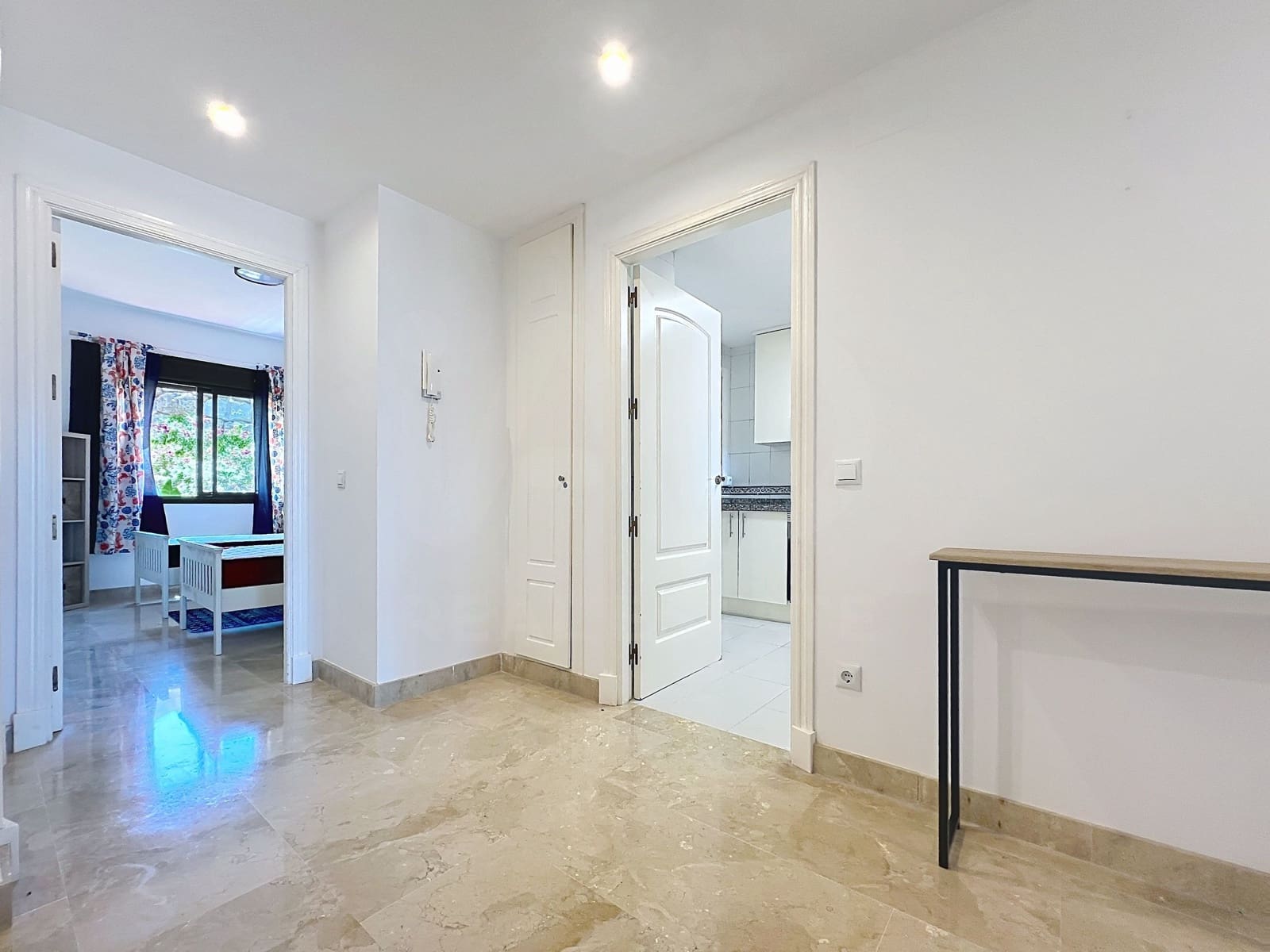 2 bedroom Apartment for rent in Manilva with pool garage - € 1,450 (Ref: 10141598)