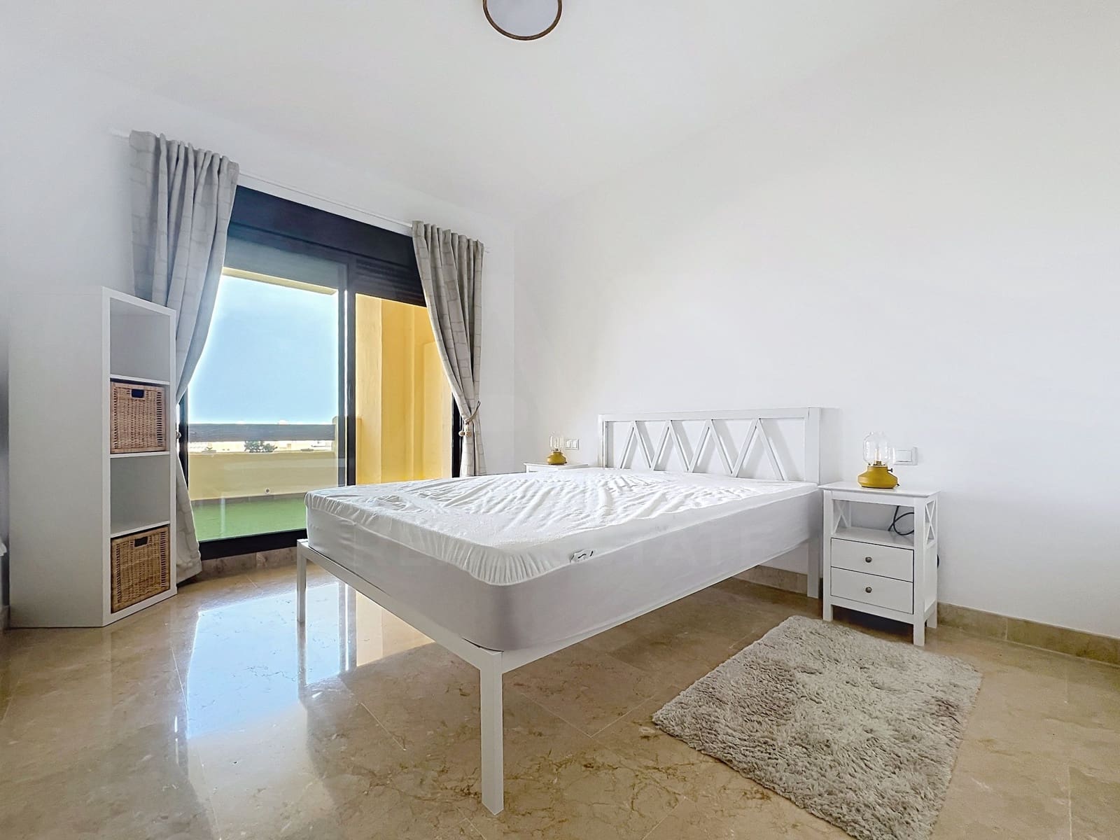 2 bedroom Apartment for rent in Manilva with pool garage - € 1,450 (Ref: 10141598)
