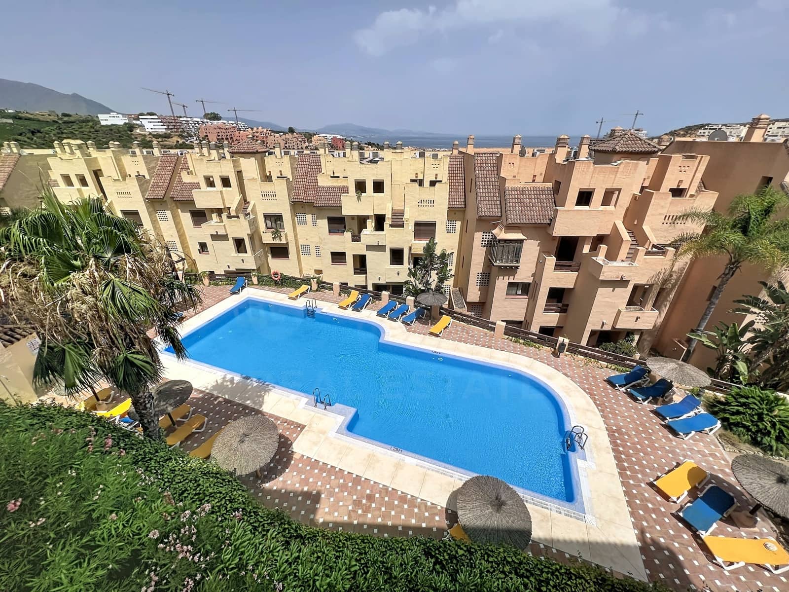 2 bedroom Apartment for rent in Manilva with pool garage - € 1,450 (Ref: 10141598)