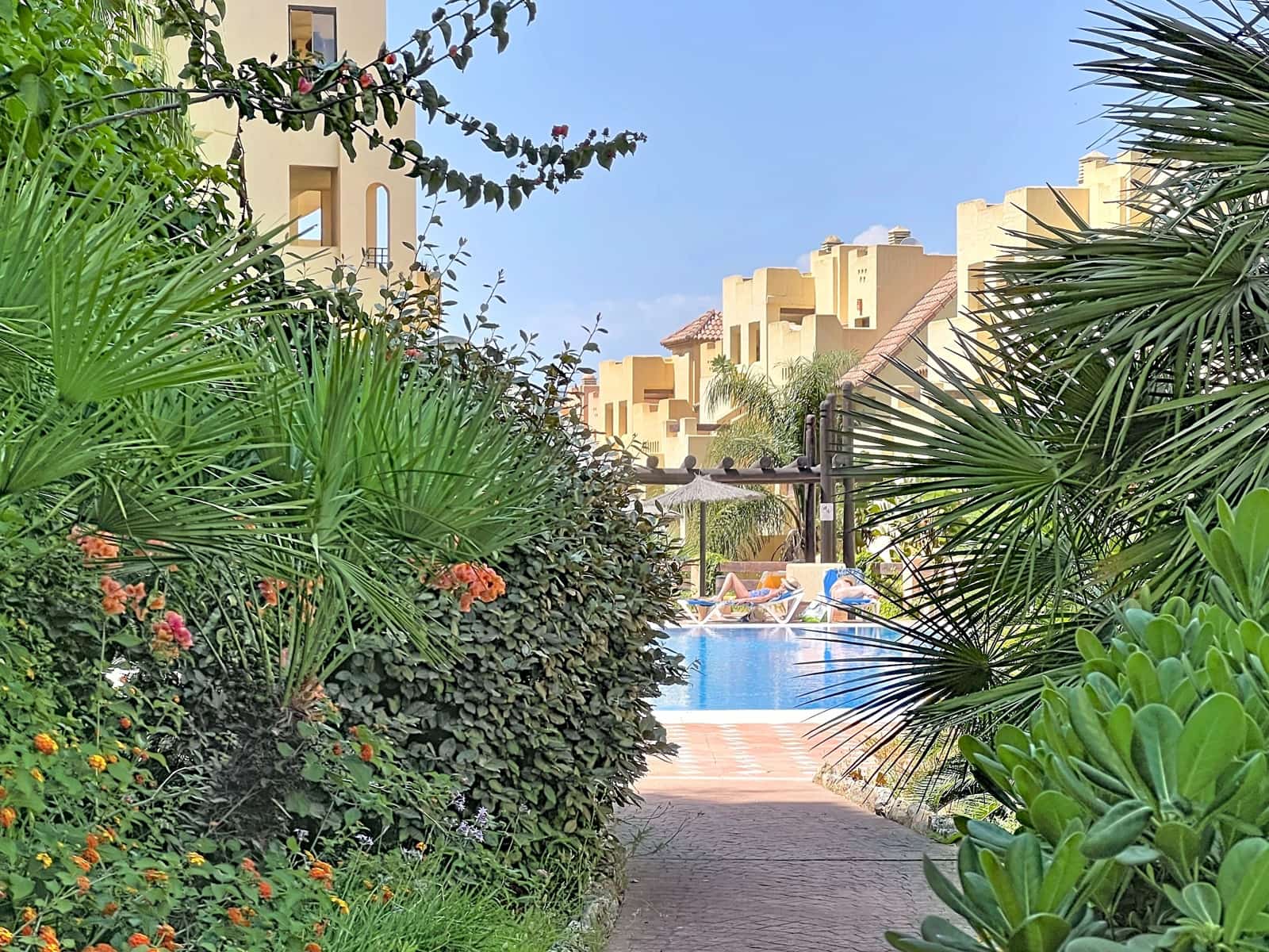 2 bedroom Apartment for rent in Manilva with pool garage - € 1,450 (Ref: 10141598)