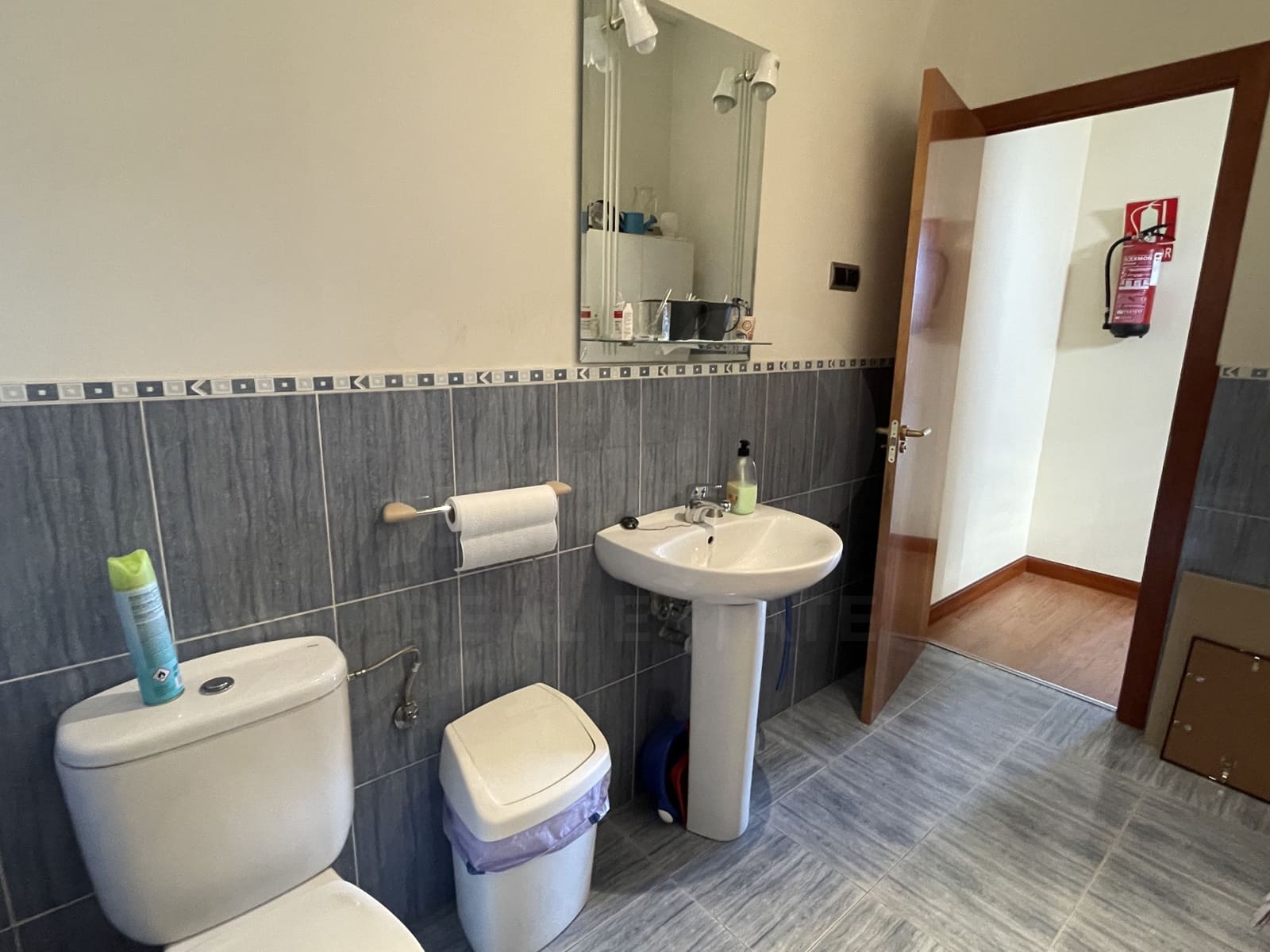 3 bedroom Commercial for sale in San Andres del Rabanedo - € 137,500 (Ref: 10141600)