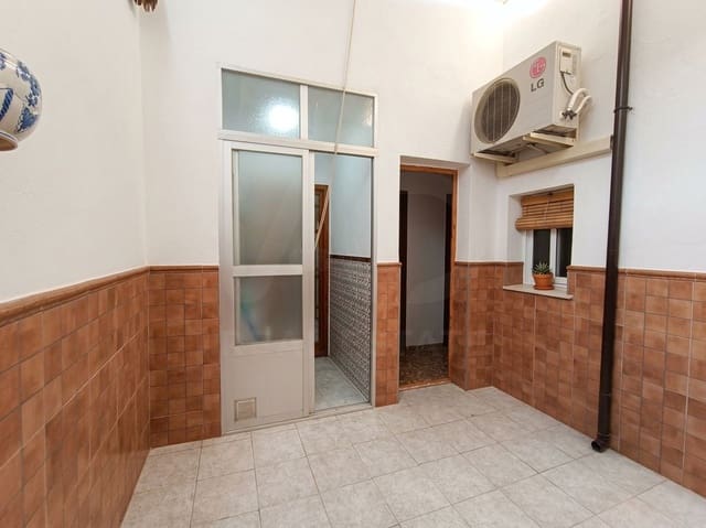 Adosado de 3 habitaciones en Lucena en venta - 169.100 € (Ref: 10145681)