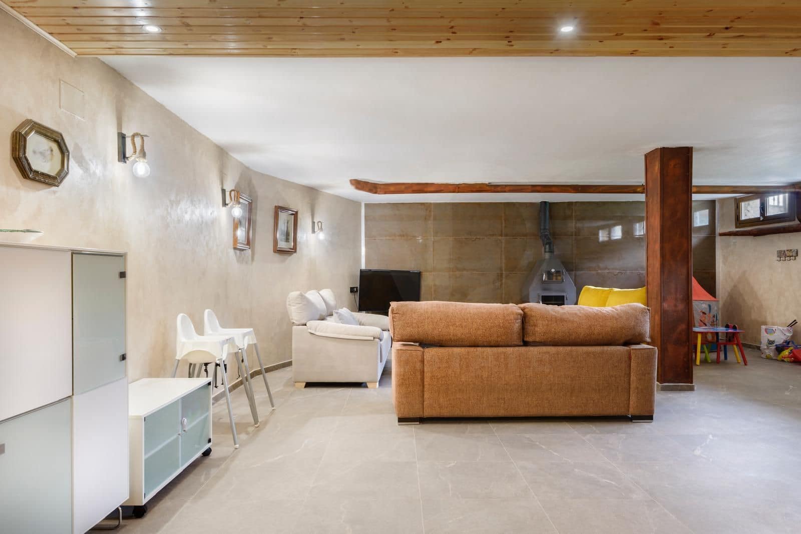 5 bedroom Townhouse for sale in Castiello de Jaca with garage - € 795,000 (Ref: 10145688)