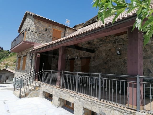 5 bedroom Townhouse for sale in Castiello de Jaca with garage - € 795,000 (Ref: 10145688)