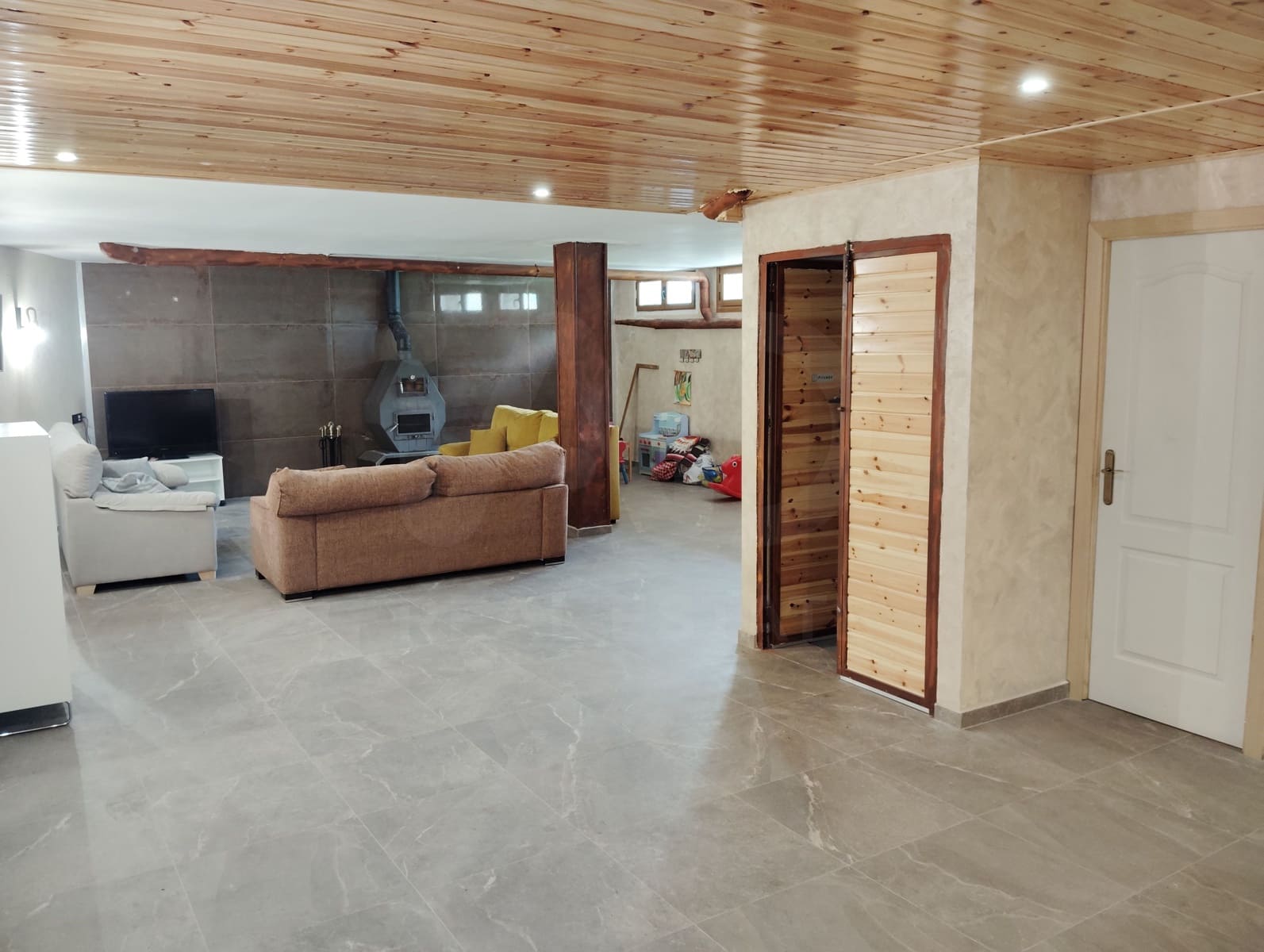 5 bedroom Townhouse for sale in Castiello de Jaca with garage - € 795,000 (Ref: 10145688)