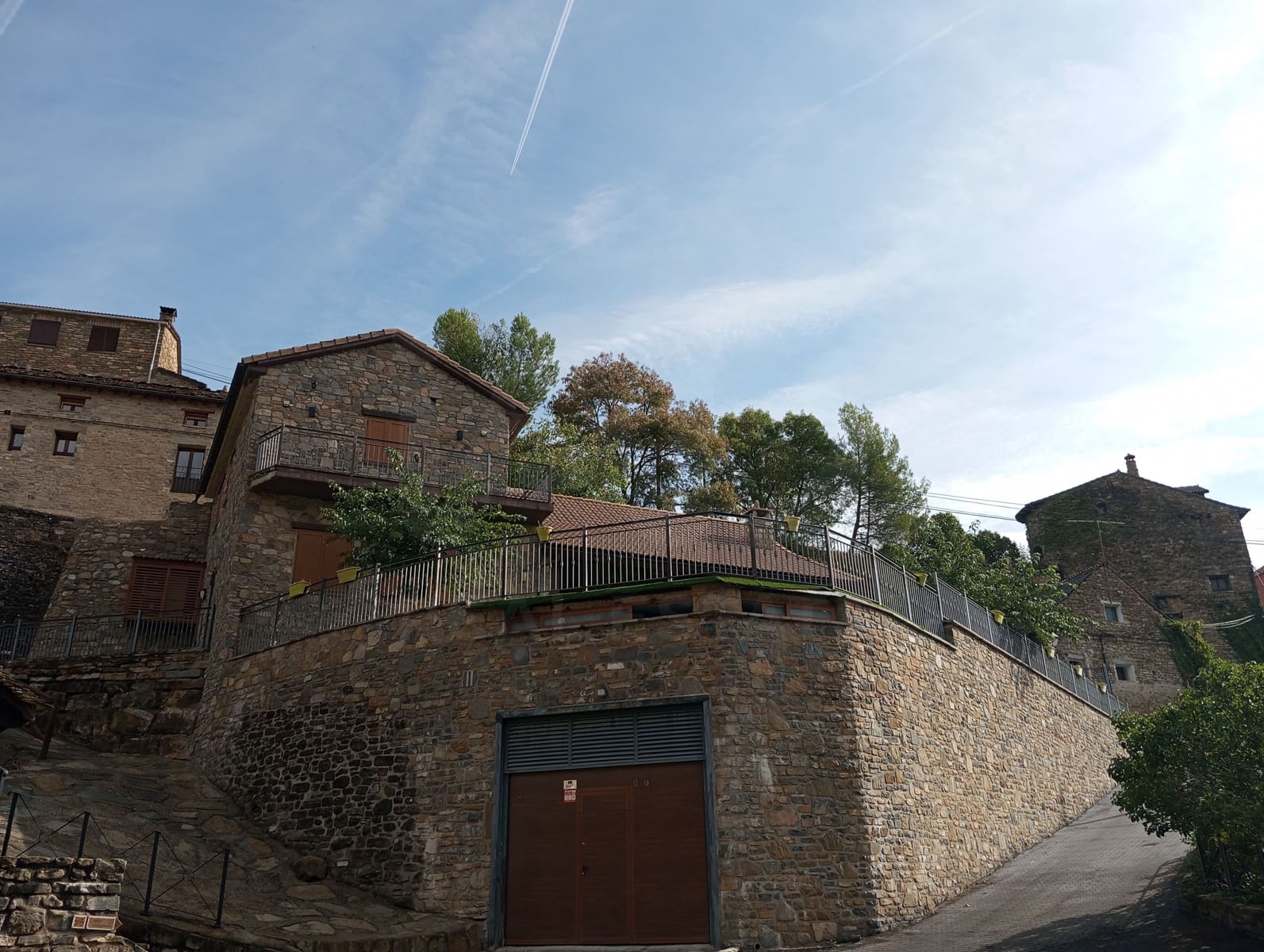 5 bedroom Townhouse for sale in Castiello de Jaca with garage - € 795,000 (Ref: 10145688)