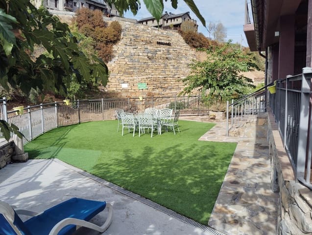 5 bedroom Townhouse for sale in Castiello de Jaca with garage - € 795,000 (Ref: 10145688)