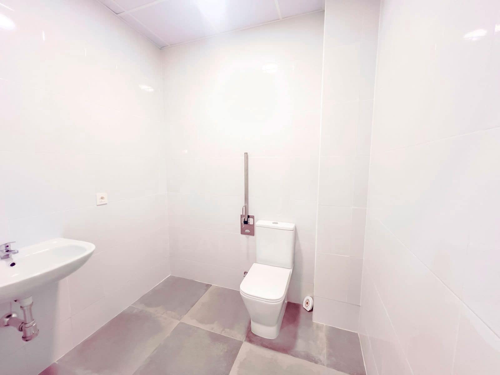 Erhverv til leje i Benacazon - € 1.400 (Ref: 10145690)