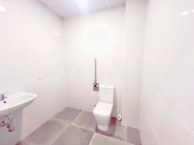 Komercyjne do wynajęcia w Benacazón - 1 400 € (Ref: 10145690)