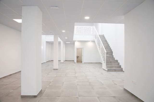 Commercieel te huur in Benacazón - € 1.400 (Ref: 10145690)