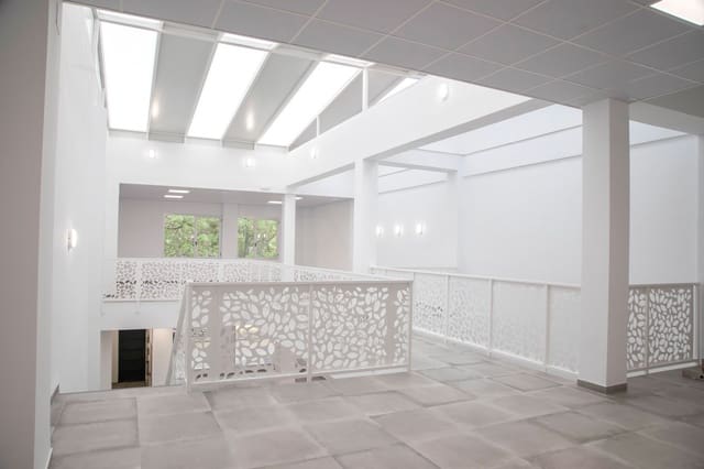 Commercieel te huur in Benacazón - € 1.400 (Ref: 10145690)