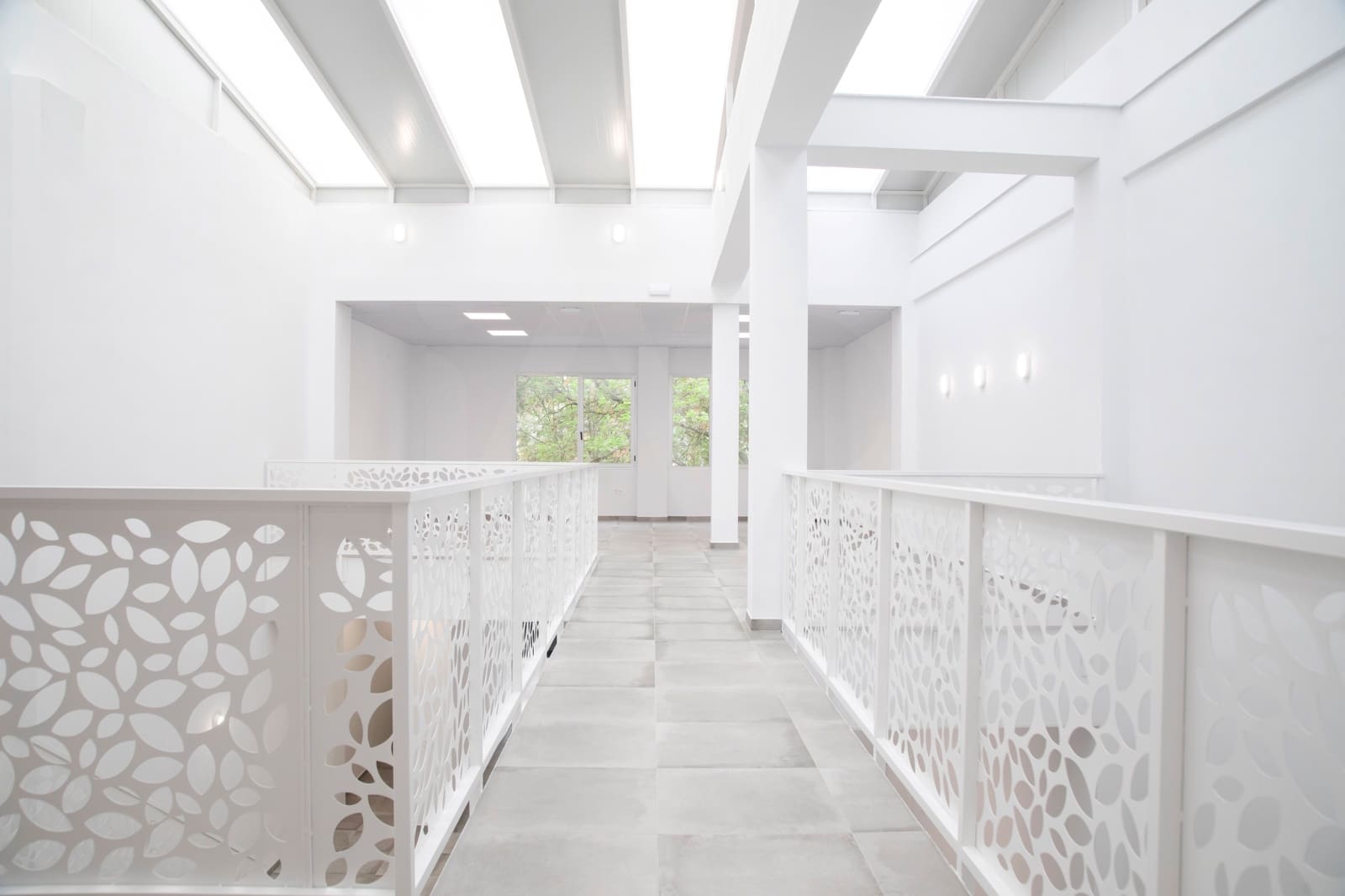 Commercial for rent in Benacazon - € 1,400 (Ref: 10145690)
