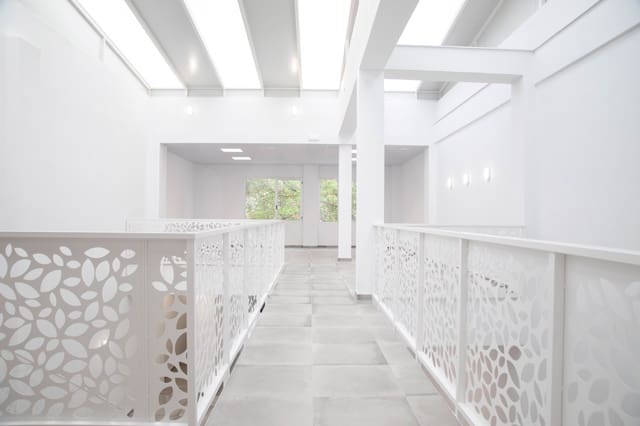 Commercieel te huur in Benacazón - € 1.400 (Ref: 10145690)