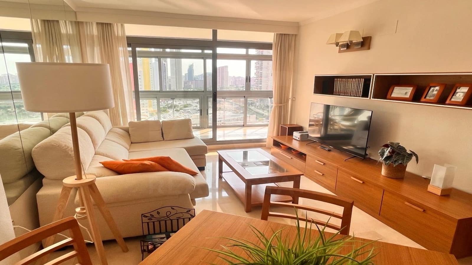 2 soveværelse Lejlighed til leje i Benidorm med swimmingpool garage - € 1.400 (Ref: 10145691)