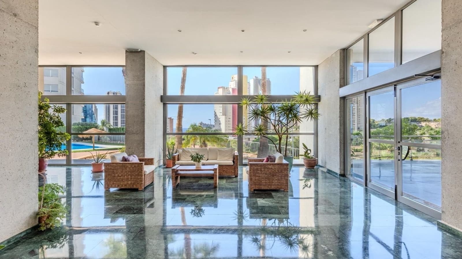 2 soveværelse Lejlighed til leje i Benidorm med swimmingpool garage - € 1.400 (Ref: 10145691)
