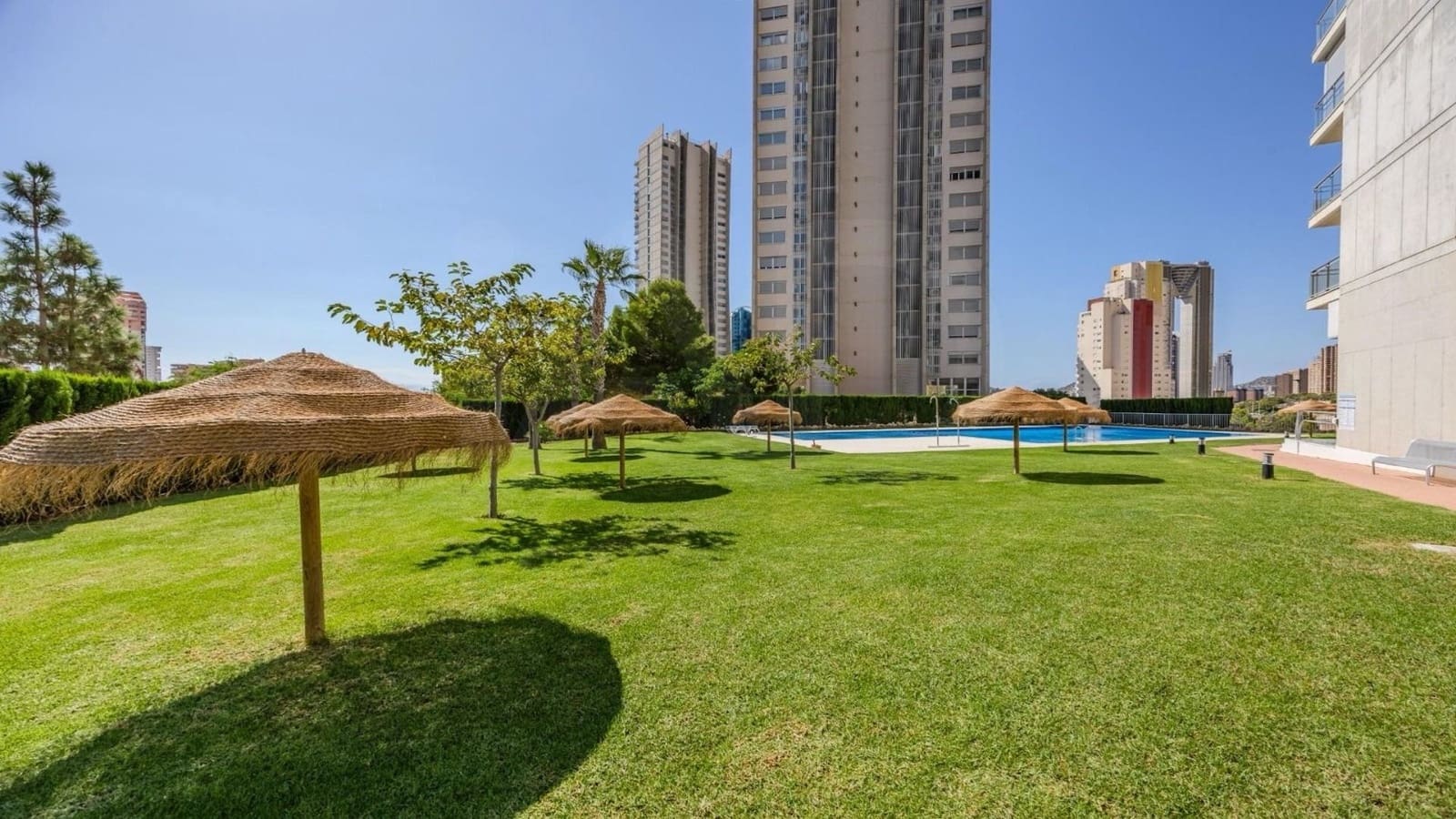 2 soveværelse Lejlighed til leje i Benidorm med swimmingpool garage - € 1.400 (Ref: 10145691)