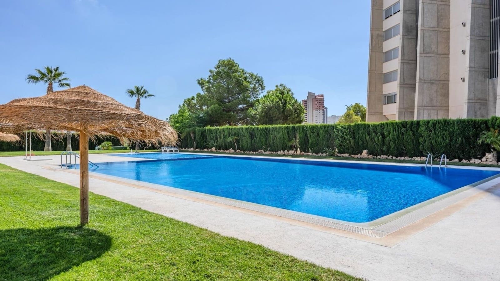 2 soveværelse Lejlighed til leje i Benidorm med swimmingpool garage - € 1.400 (Ref: 10145691)