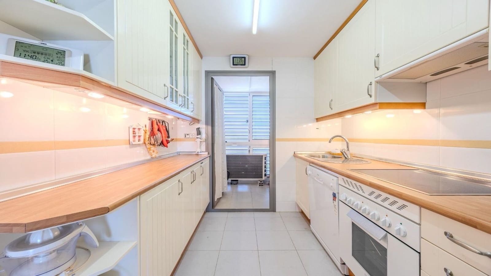 2 soveværelse Lejlighed til leje i Benidorm med swimmingpool garage - € 1.400 (Ref: 10145691)