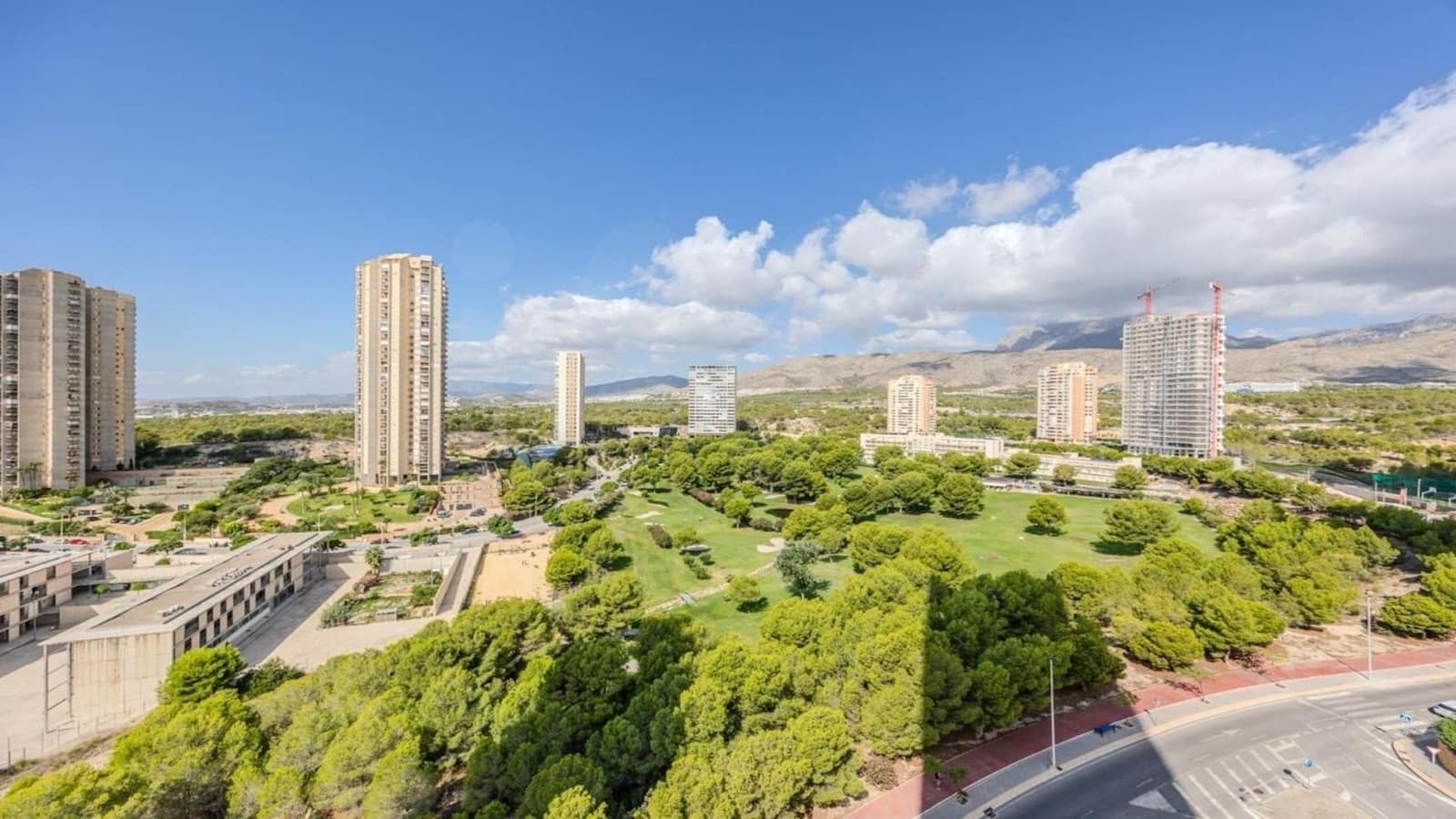 2 soveværelse Lejlighed til leje i Benidorm med swimmingpool garage - € 1.400 (Ref: 10145691)