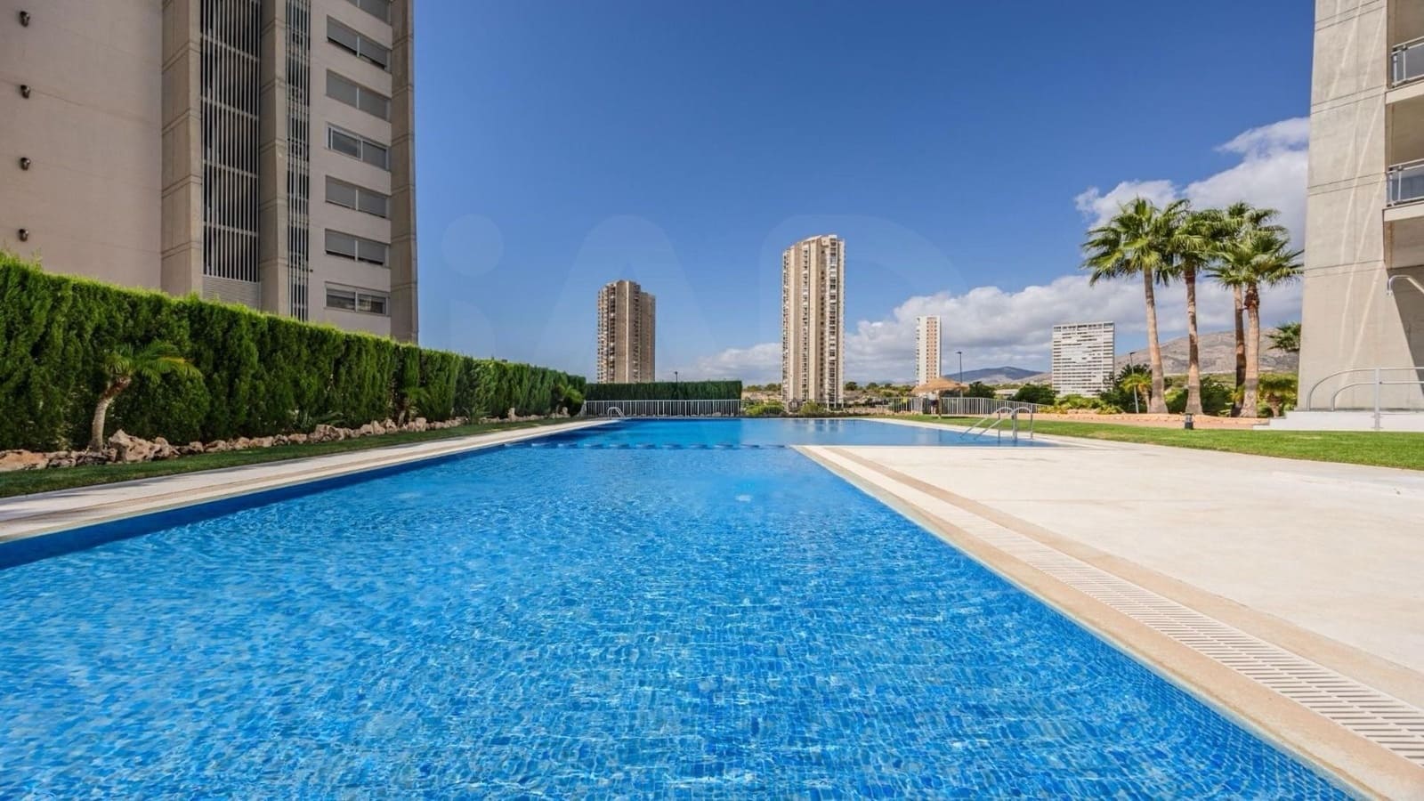 2 soveværelse Lejlighed til leje i Benidorm med swimmingpool garage - € 1.400 (Ref: 10145691)