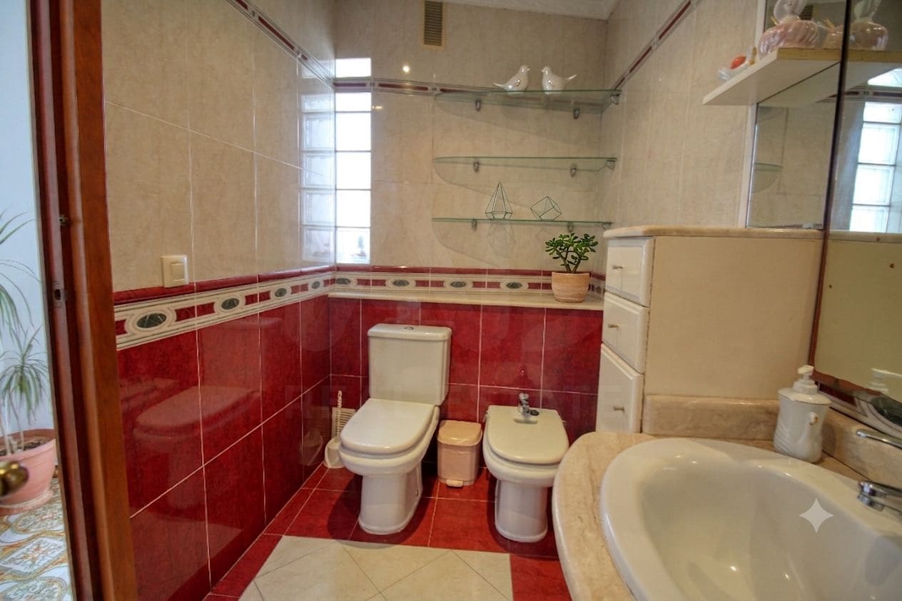 Hus till salu i Oliva - 220 000 € (Ref: 10145693)