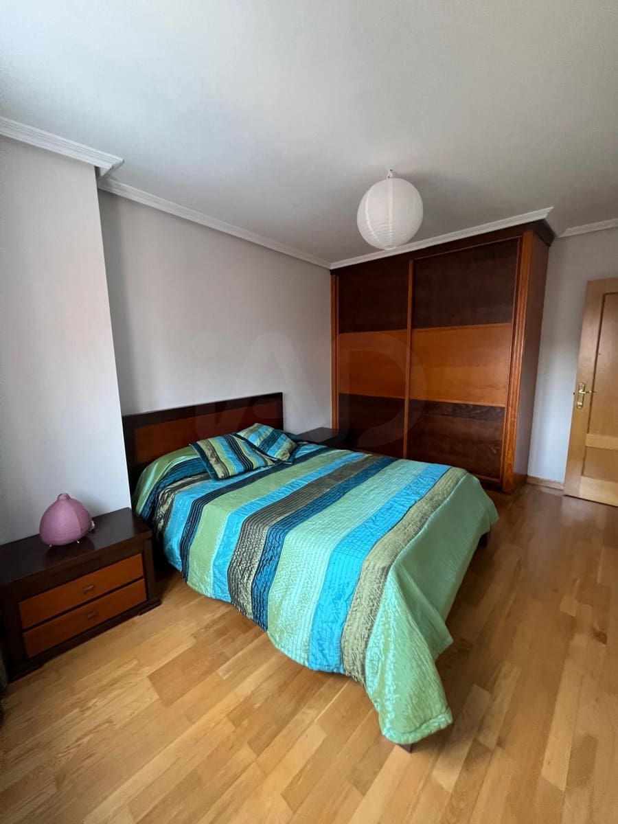 3 camera da letto Appartamento da affittare in Leon citta con garage - 700 € (Rif: 10147946)