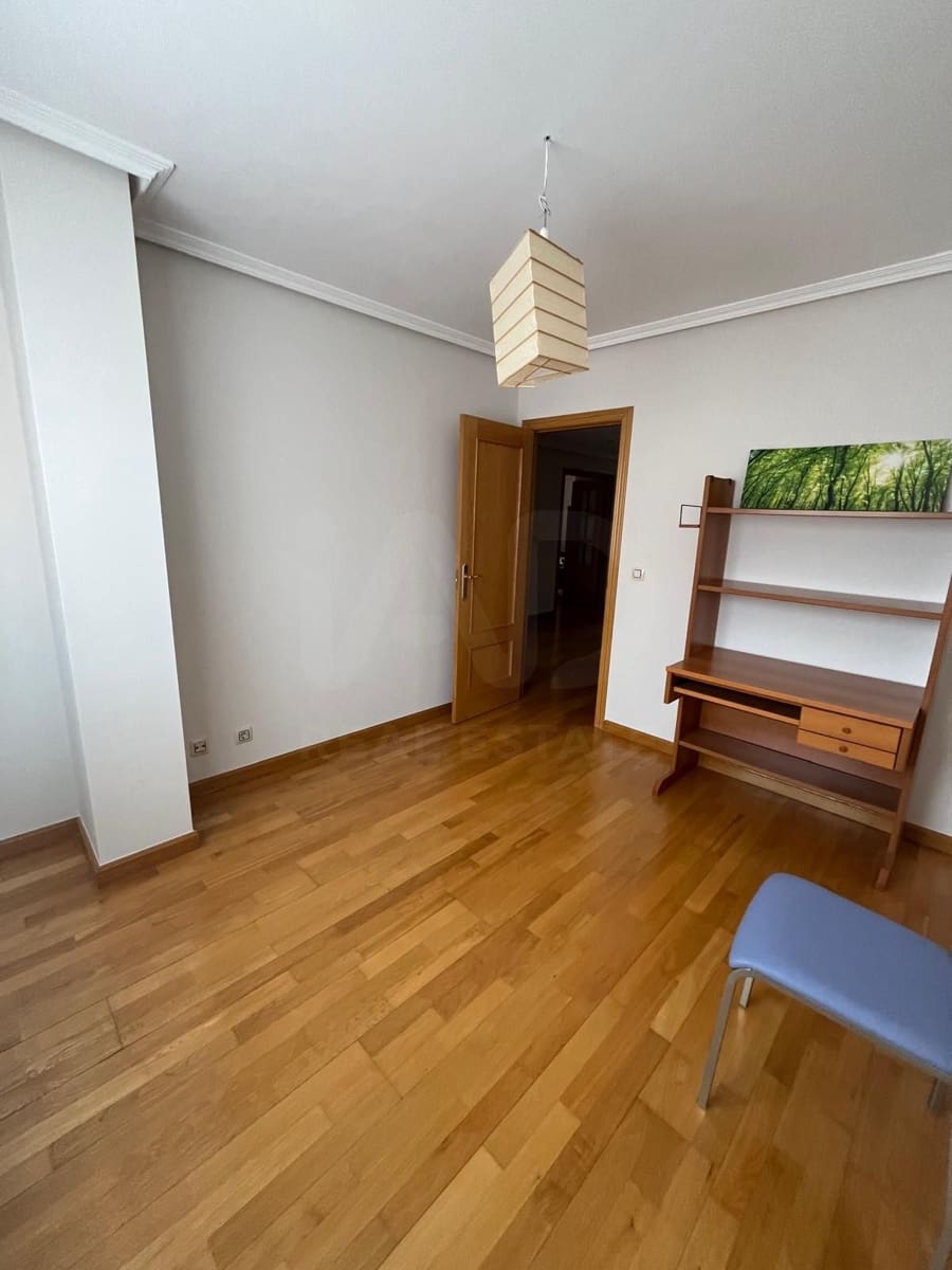 3 camera da letto Appartamento da affittare in Leon citta con garage - 700 € (Rif: 10147946)