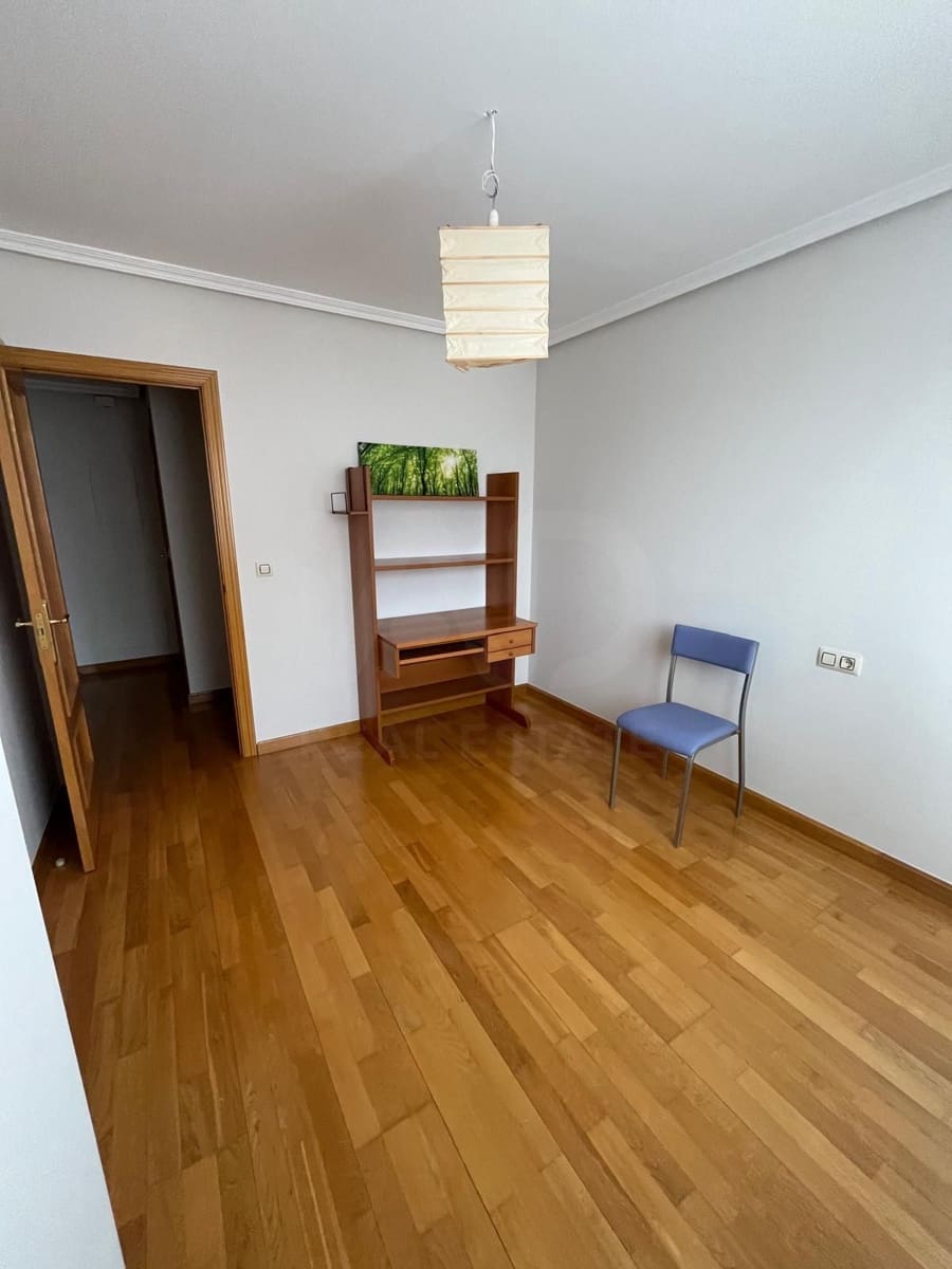 3 camera da letto Appartamento da affittare in Leon citta con garage - 700 € (Rif: 10147946)