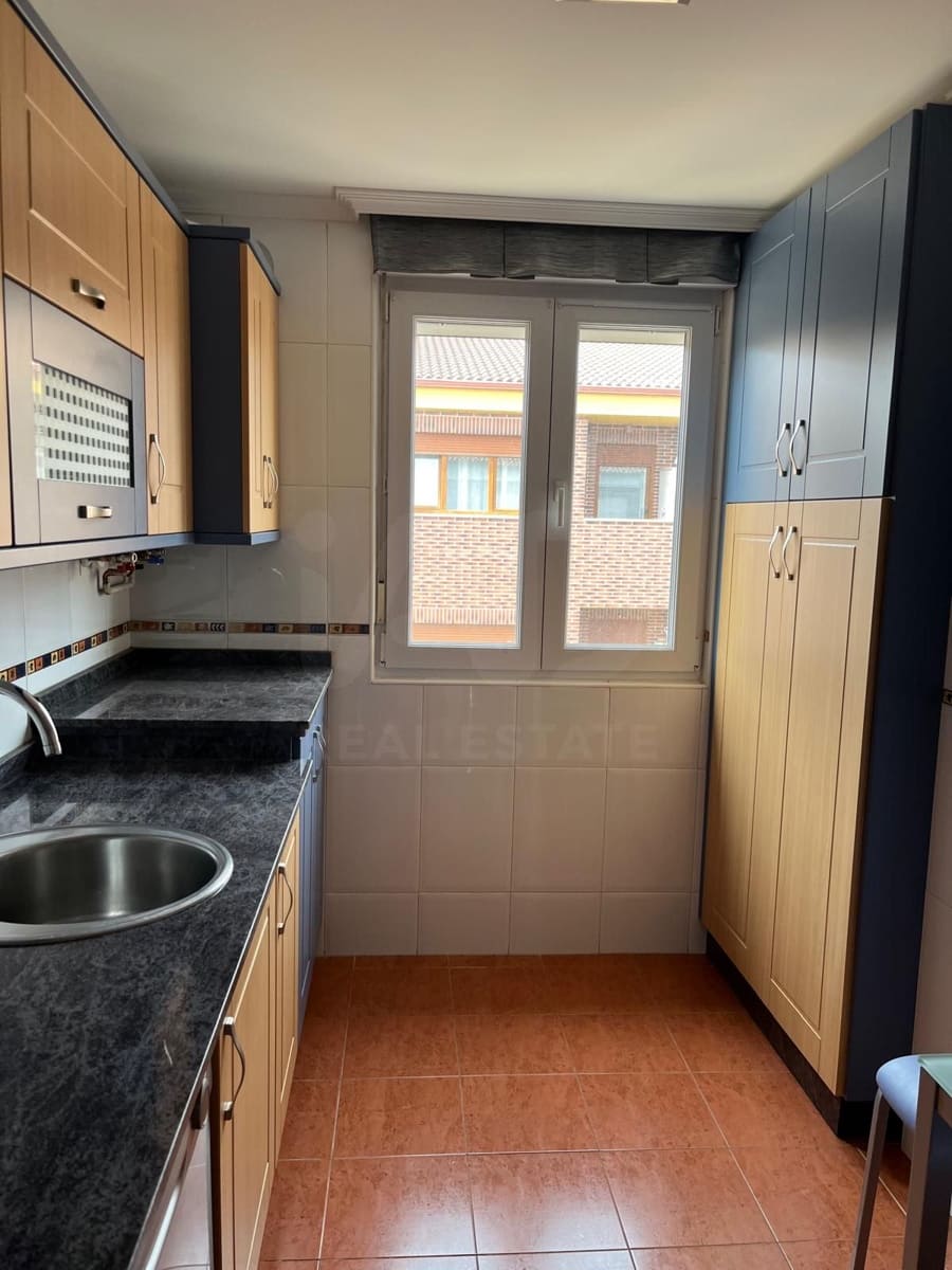 3 camera da letto Appartamento da affittare in Leon citta con garage - 700 € (Rif: 10147946)