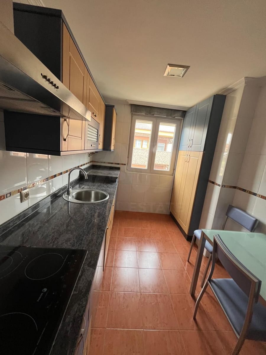 3 camera da letto Appartamento da affittare in Leon citta con garage - 700 € (Rif: 10147946)