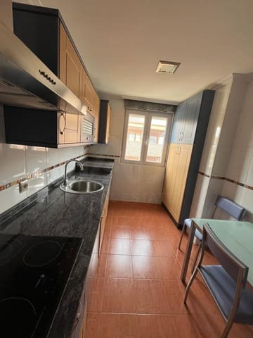 3 slaapkamer Appartement te huur in León stad met garage - € 700 (Ref: 10147946)