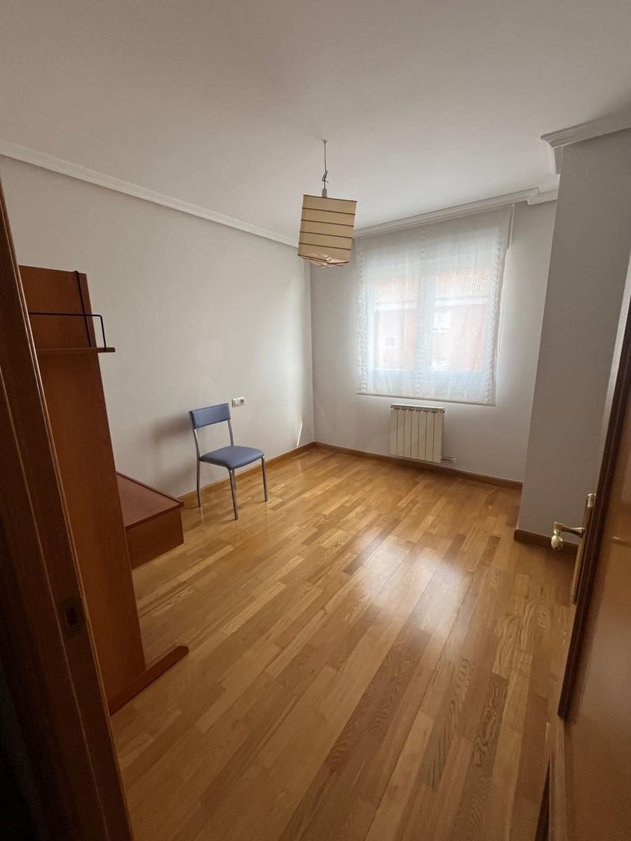 3 camera da letto Appartamento da affittare in Leon citta con garage - 700 € (Rif: 10147946)