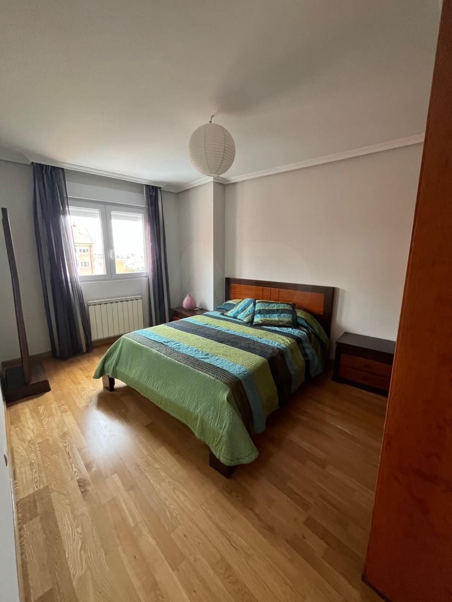 3 camera da letto Appartamento da affittare in Leon citta con garage - 700 € (Rif: 10147946)