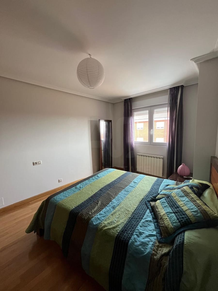 3 camera da letto Appartamento da affittare in Leon citta con garage - 700 € (Rif: 10147946)